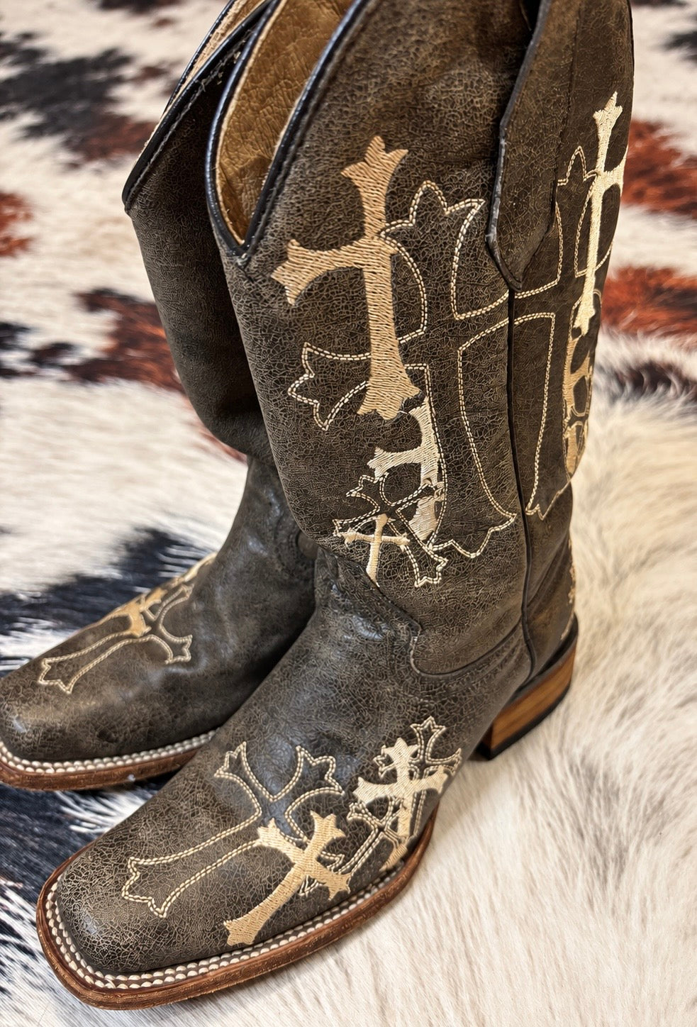 Circle G Cross Embroidered Square Toe Boots